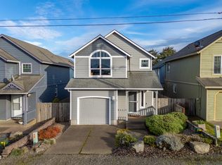 922 NW High St, Newport, OR 97365