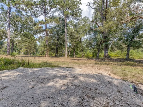 1094 County Road 2060, Hull, TX 77564