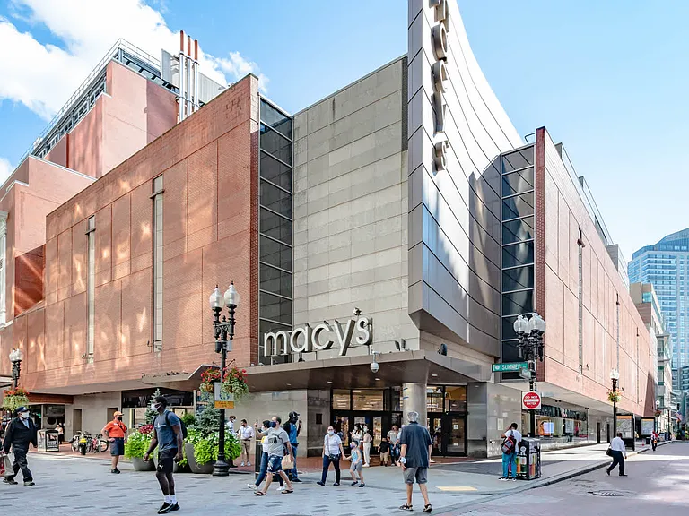 Shopping destinations at Downtown Crossing, just minutes away.