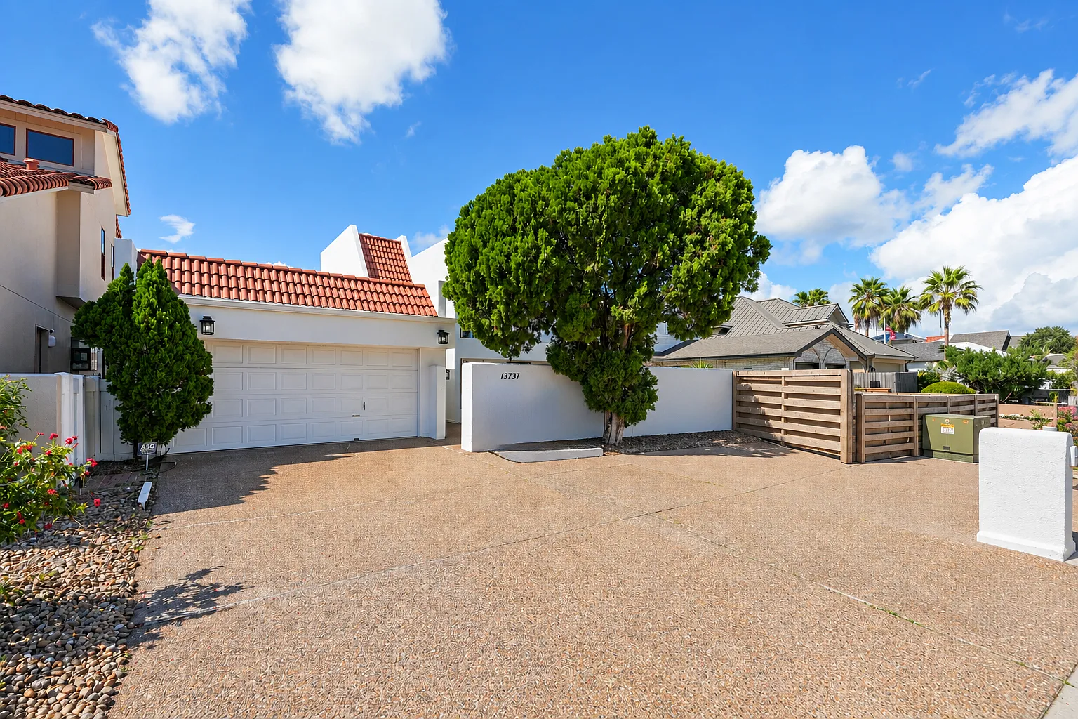 3 bed, 2.5 bath, 1952 sqft, $3,850 — Photo 1