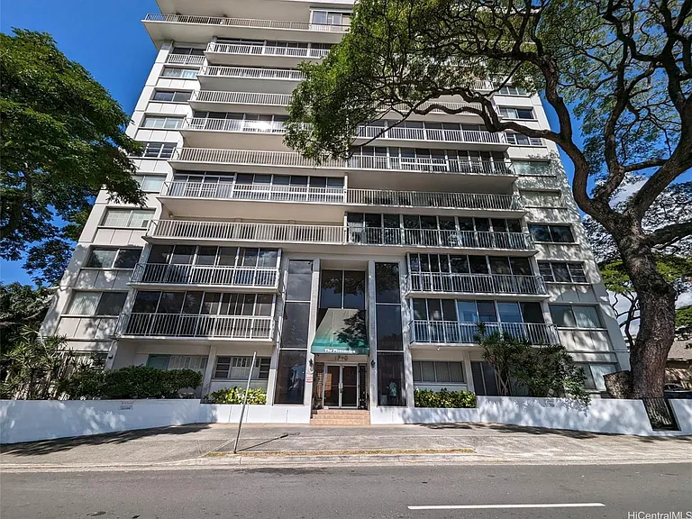 1710 Punahou St #403 — Photo 1