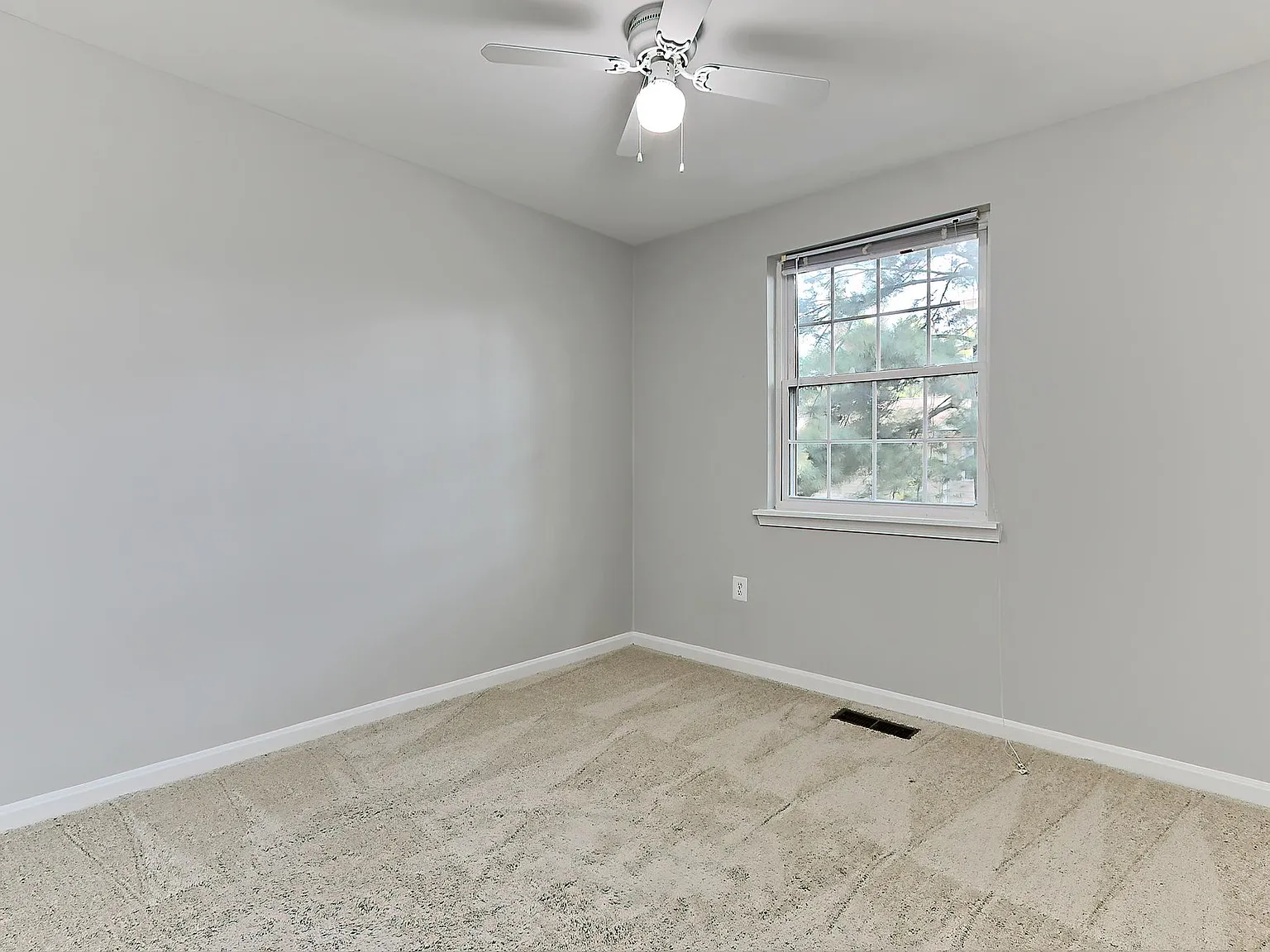 4 bed, 2079 sqft, $3,300 — Photo 4