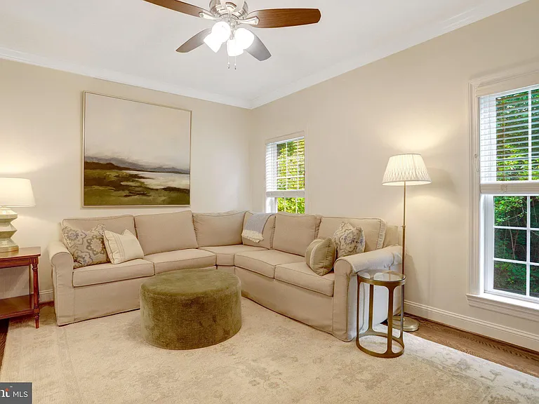 2862 Rosemary Ln — Photo 9