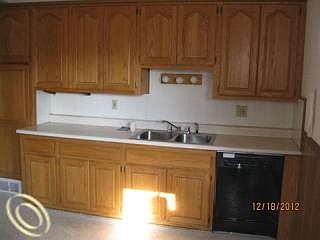 3rd image of 236 Harrison St
