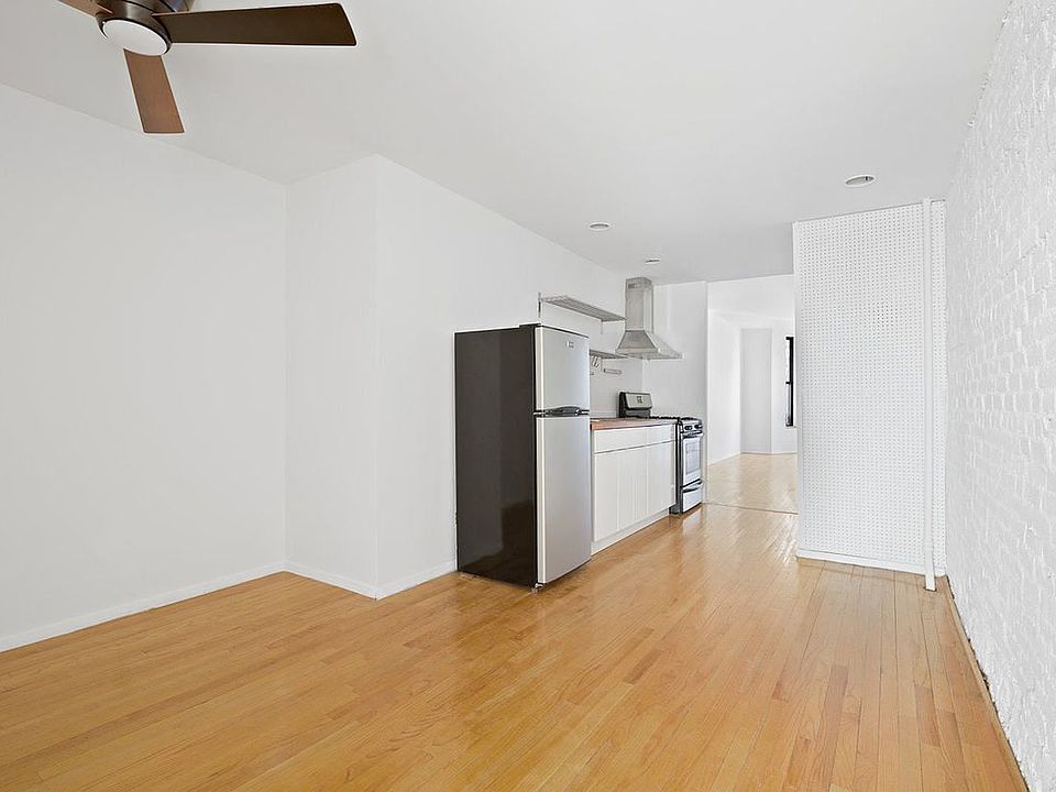 2nd image of 130 Saint Marks Pl APT 1L
