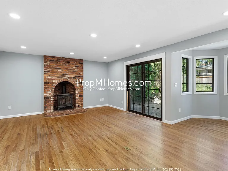 12200 SW 128th Ave — Photo 13