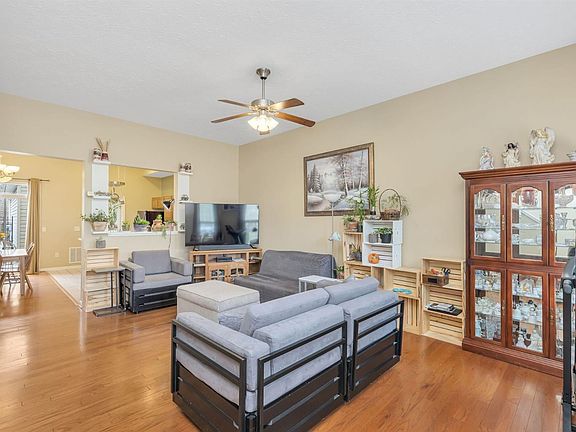 4th image of 1437 Laurel Park Dr