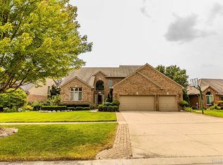17224 Country Club Dr, Macomb, MI 48042