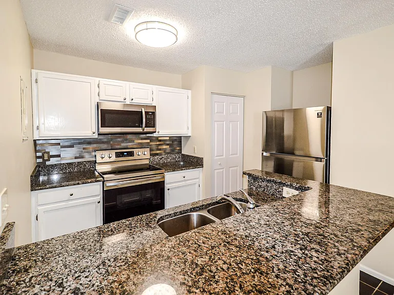18865 Vineyard Point Ln — Photo 7