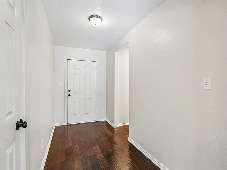 3017 N Hickory St — Photo 3