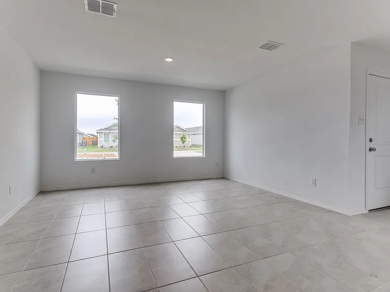 127 Sunflower St — Photo 6