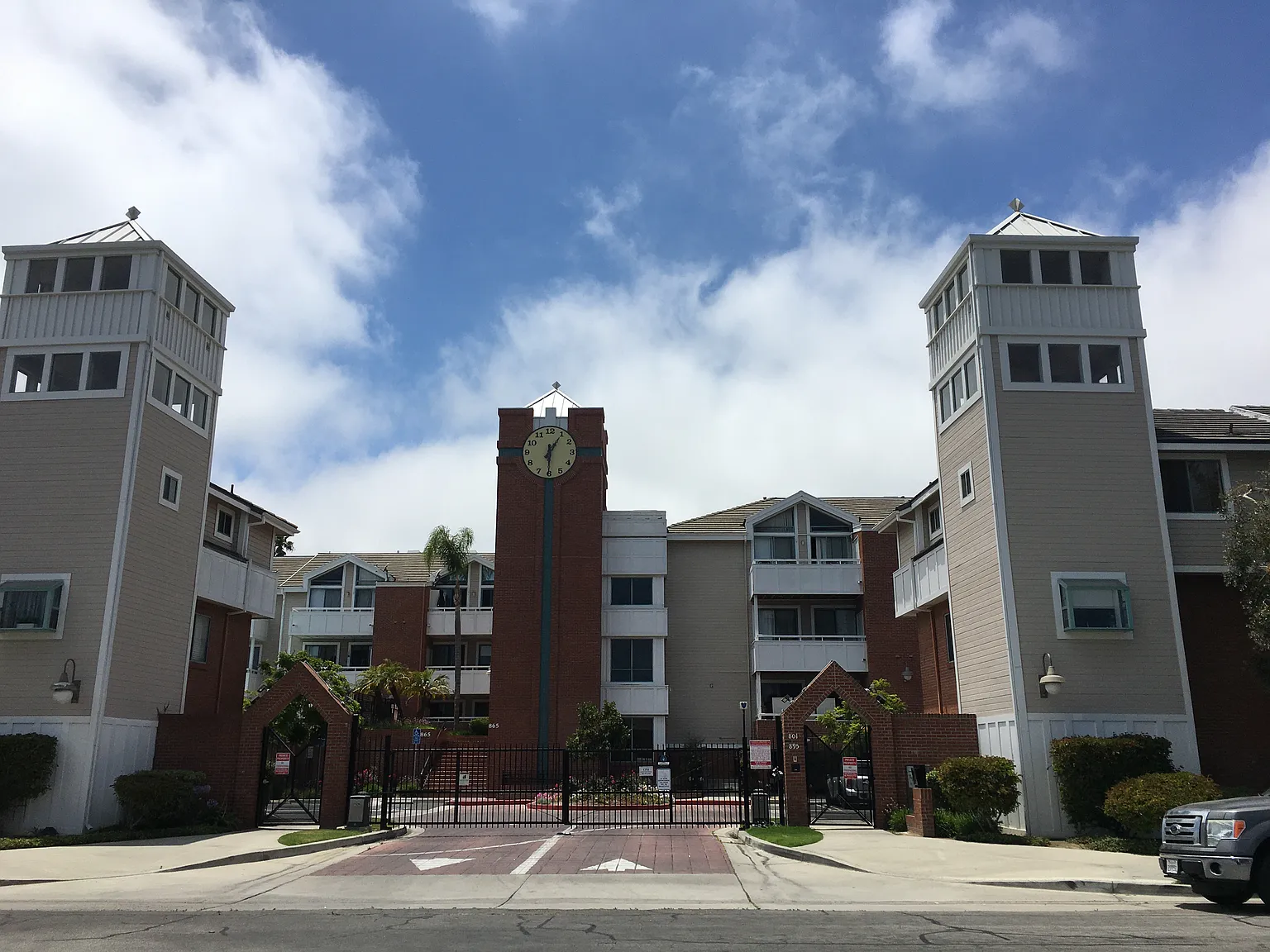 1 bed, 838 sqft, $2,199 — Photo 3