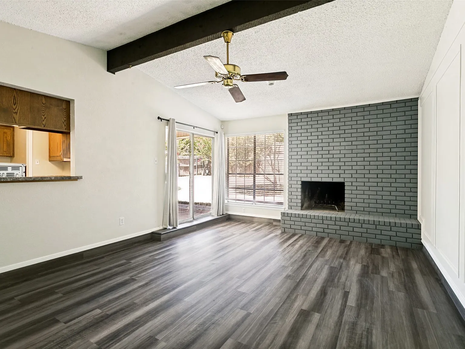 3 bed, 2.0 bath, 1670 sqft, $2,200 — Photo 4