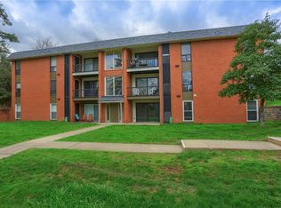 1200 College Park Dr APT 2, Coraopolis, PA