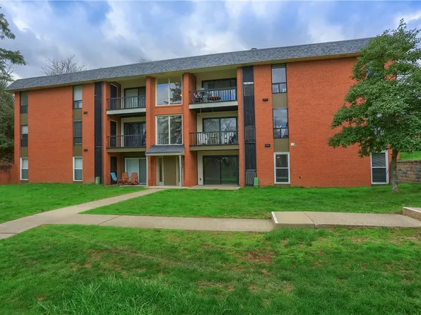 1200 College Park Dr APT 2, Coraopolis, PA 15108