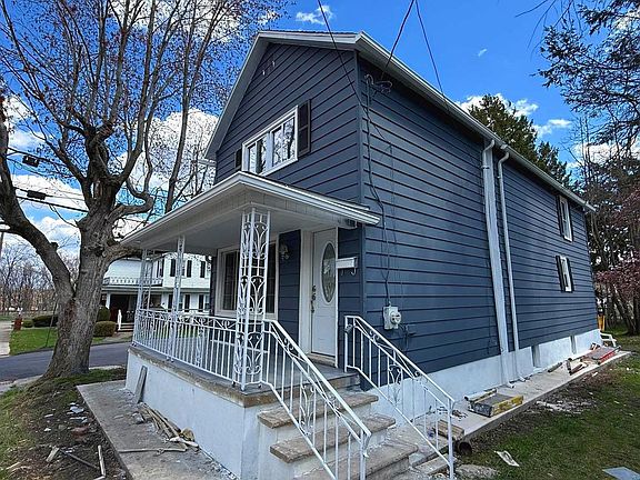 3rd image of 210 Cherry St