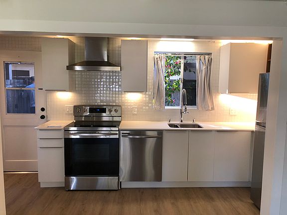 5th image of 21 Waverley Ct #1