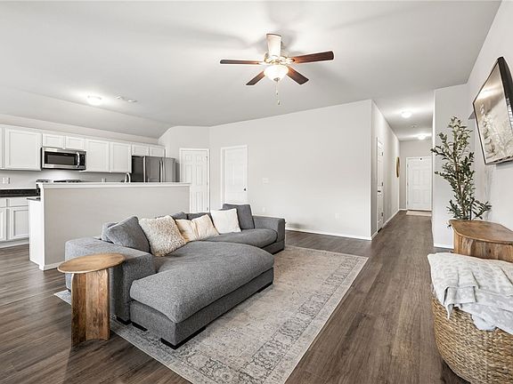 4th image of 1127 E Sparrow Cir