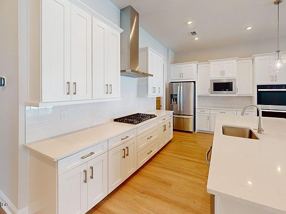 5th image of 292 PALOMAR Drive
