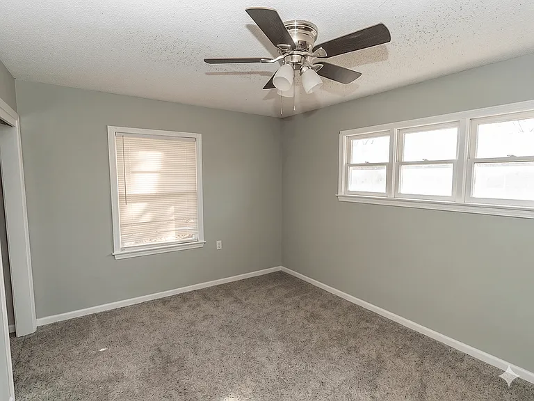 416 W Spring Dr — Photo 8