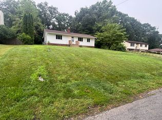 850 Rood Dr, Akron, OH 44319