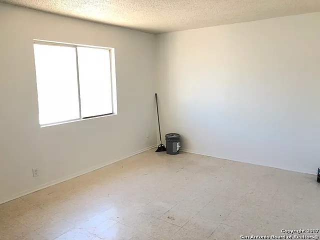 1 bed, 1.0 bath, 750 sqft, $795 — Photo 2