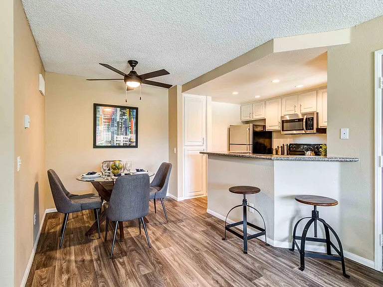 Mirada at La Jolla Colony Apartments — Photo 26