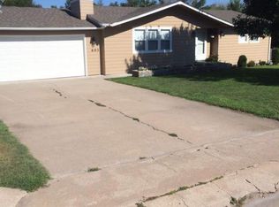 605 E 14th St, Mccook, NE 69001