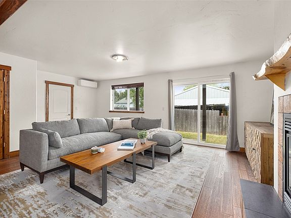 5th image of 443 Karrow Ave