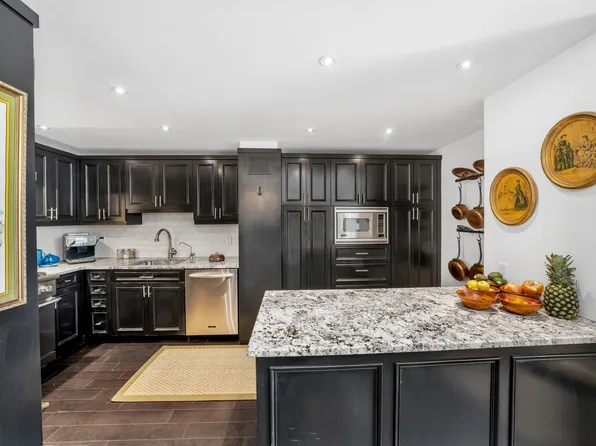 207 East 74th Street image 3 of 10