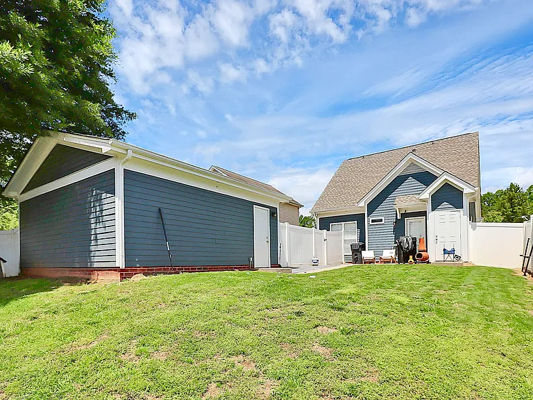 2035 Golden Ridge Ln — Photo 12