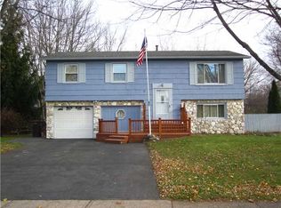 8 Avacado Ln, Rochester, NY 14606