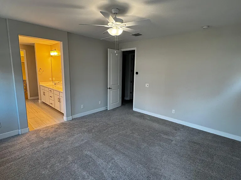648 W Winchester Dr — Photo 23