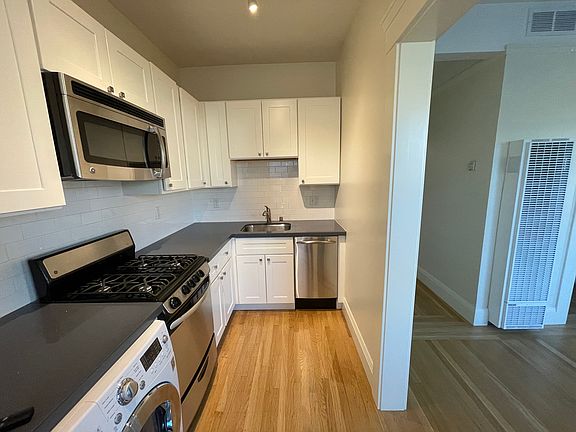 5th image of 1525 Spruce St APT 27