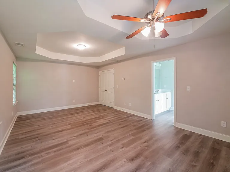313 Kenmore Ct — Photo 10