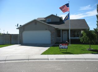 521 Knights Cir, Nampa, ID 83687