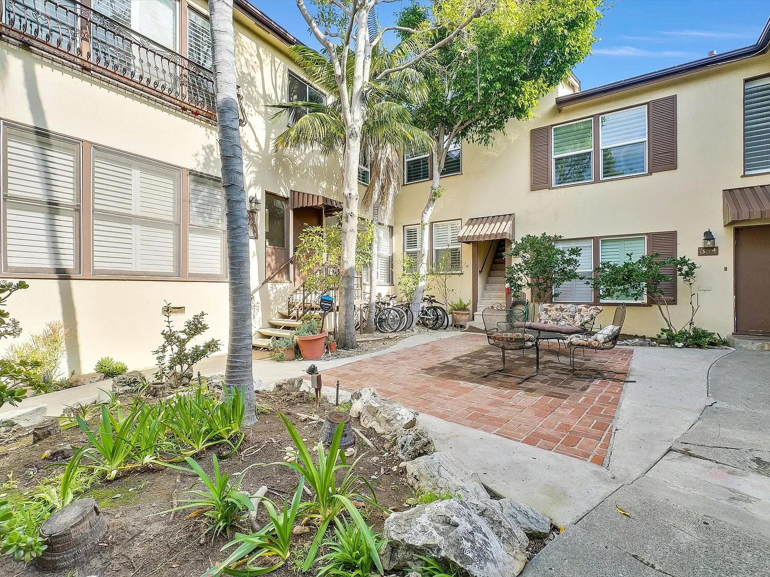 3 bed, 1800 sqft, $5,650 — Photo 2