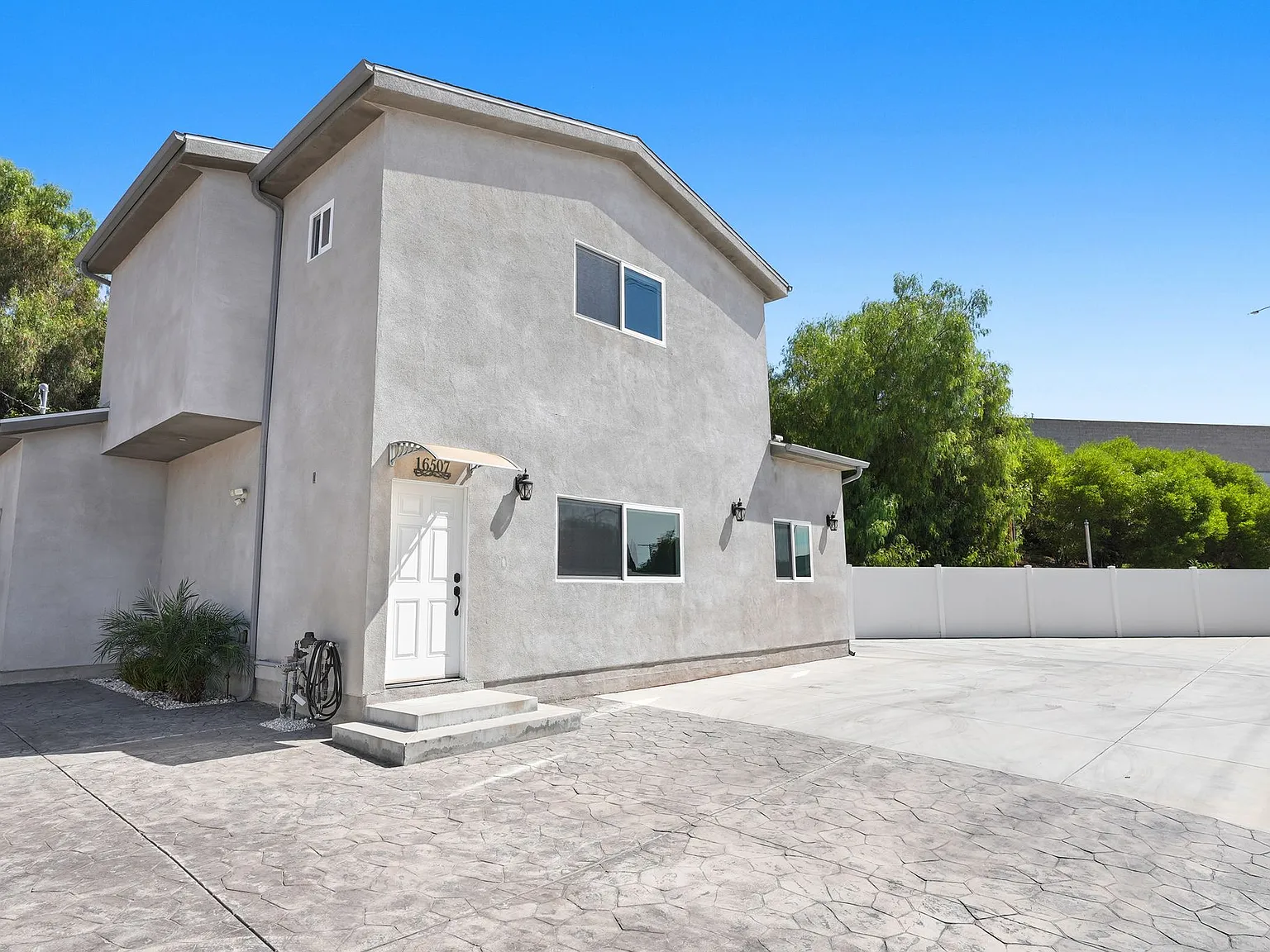 2 bed, 2.5 bath, 1200 sqft, $3,500 — Photo 3