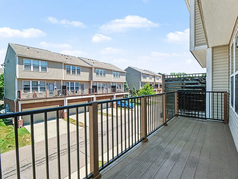 27902 Hopkins Dr — Photo 14