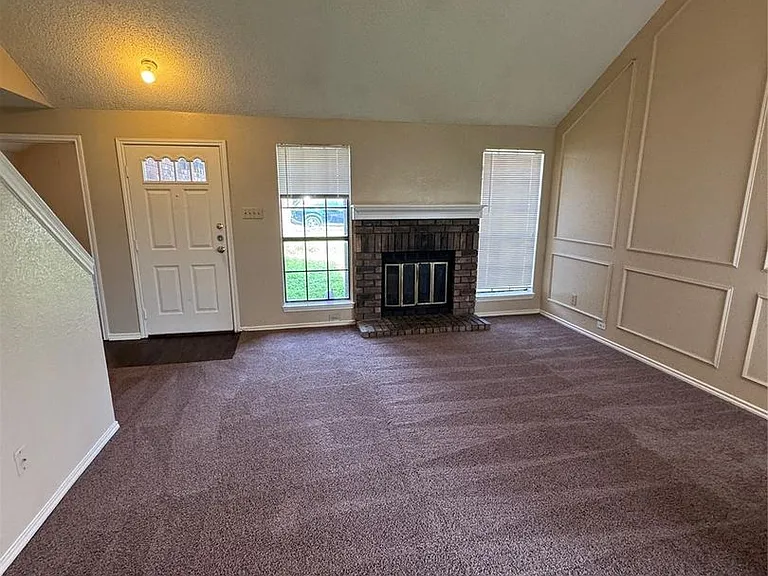 2140 Norcross Dr — Photo 2