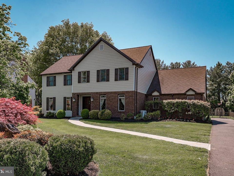 1st image of 6 Lombardy Dr
