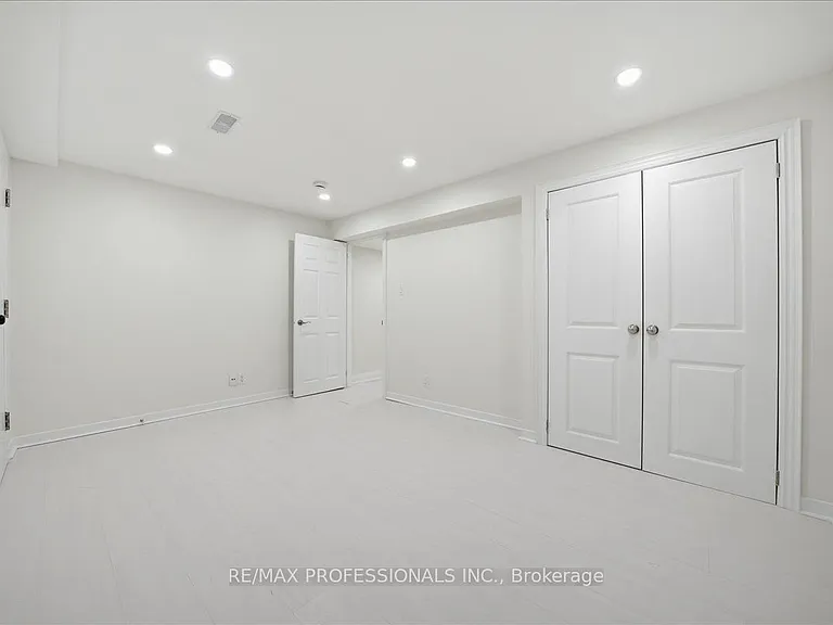 9611 Keele St #C — Photo 7