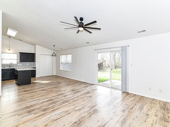 4th image of 462 W Harriman Ave