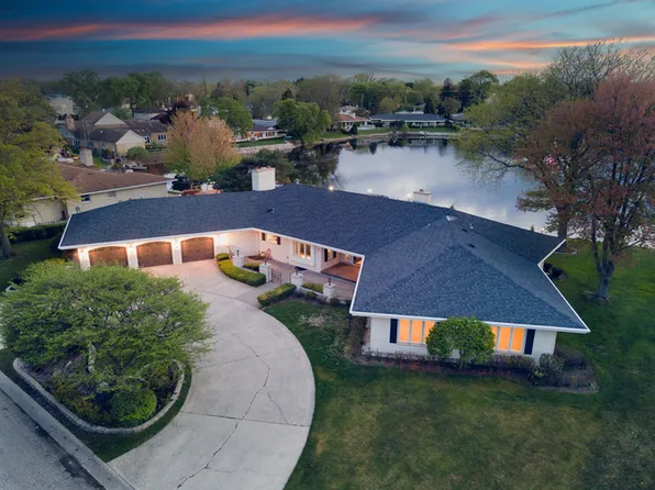 1990 Berry Ln, Des Plaines, IL 60018