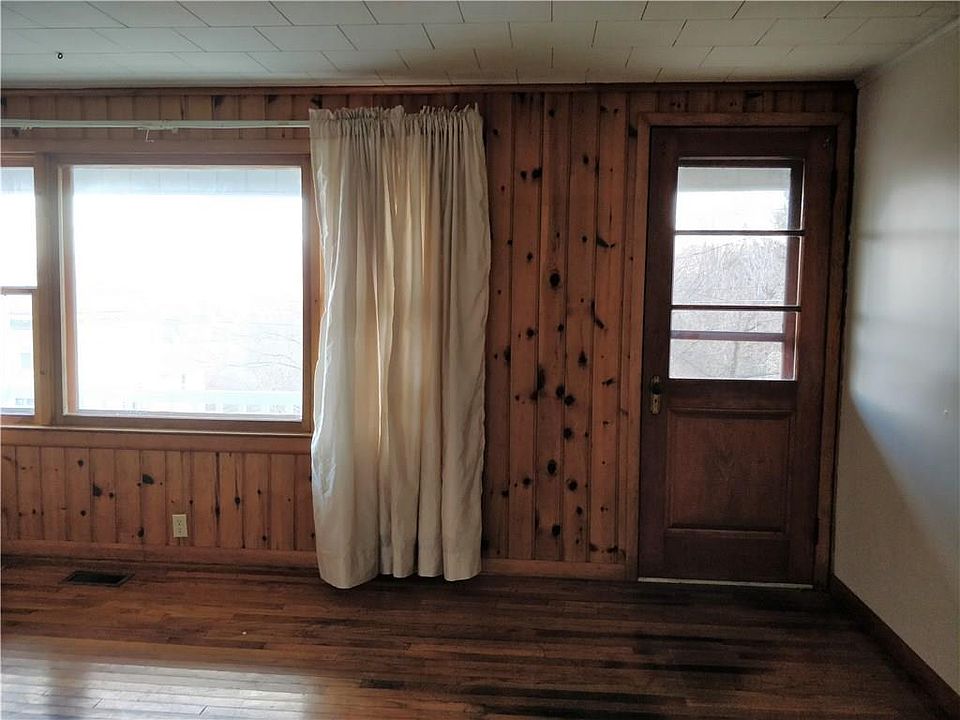 2nd image of 25 Clay St