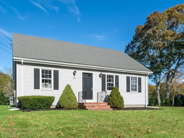 10 Holiday Dr, Fairhaven, MA 02719