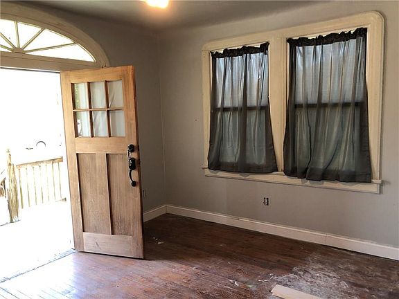 3rd image of 2414-16 Lavender St