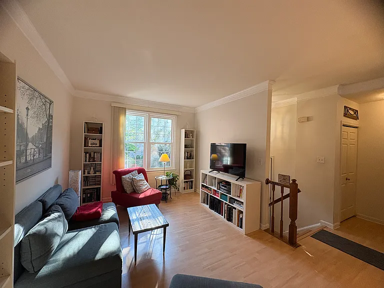 2437 McCormick Rd — Photo 2