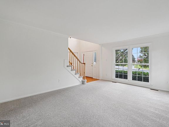 5th image of 15056 Brown Post Ln
