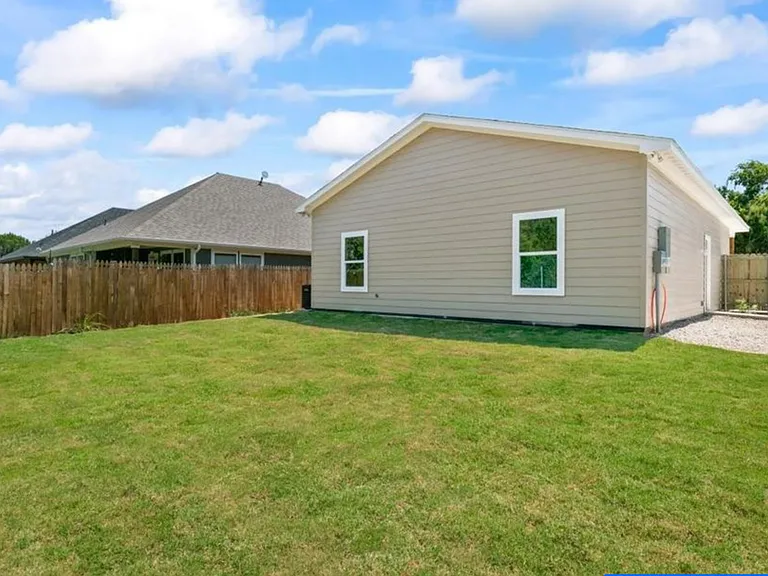 928 Colorado River Dr — Photo 9